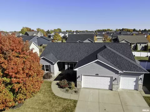 6107 Judson Cir, Davenport, IA 52807