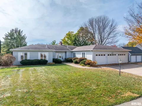 4807 Torrey Pines Ct, Davenport, IA 52807