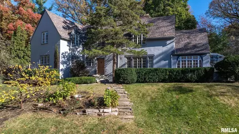 2612 Wood Ln, Davenport, IA 52803