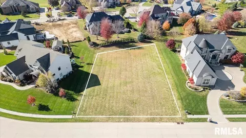 6192 Eagle Ridge Rd, Bettendorf, IA 52722