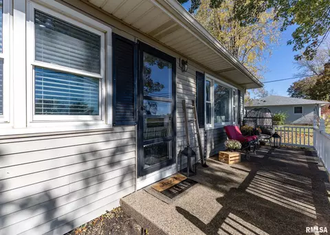 5760 Poppy Garden Rd, Colona, IL 61241