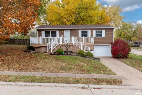 718 W 48th St, Davenport, IA 52806