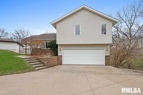 8504 Ridgewood Rd, Rock Island, IL 61201