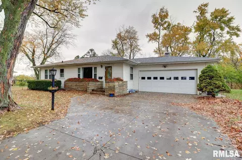 1316 Ridgecrest Dr, Clinton, IA 52732