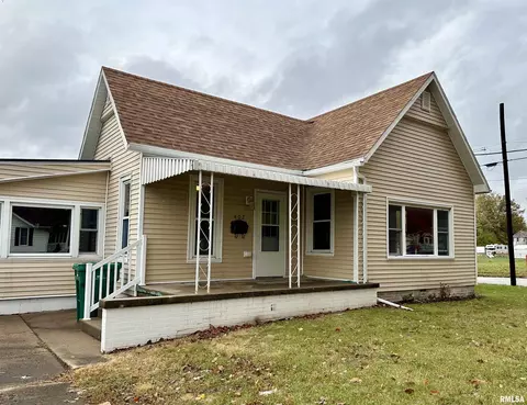 402 S Clay St, Macomb, IL 61455