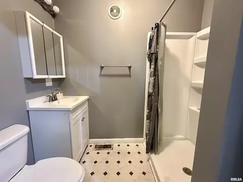 402 S Clay St, Macomb, IL 61455 photo 6