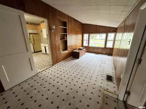 402 S Clay St, Macomb, IL 61455 photo 9
