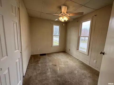 402 S Clay St, Macomb, IL 61455 photo 3