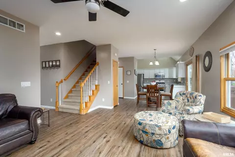 200 Golfview Dr, Eldridge, IA 52748 photo 13