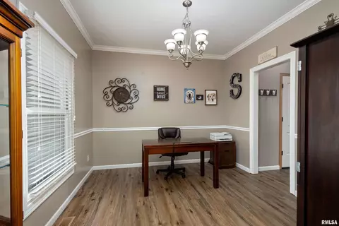 200 Golfview Dr, Eldridge, IA 52748 photo 8