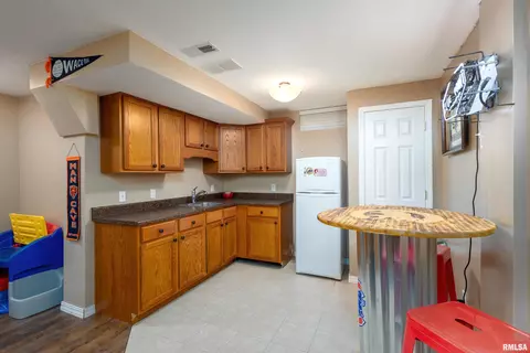 200 Golfview Dr, Eldridge, IA 52748 photo 31