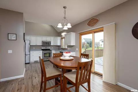 200 Golfview Dr, Eldridge, IA 52748 photo 14