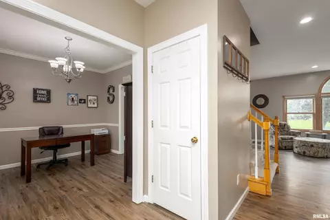200 Golfview Dr, Eldridge, IA 52748 photo 7
