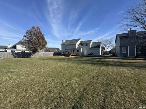 200 Golfview Dr, Eldridge, IA 52748 photo 4