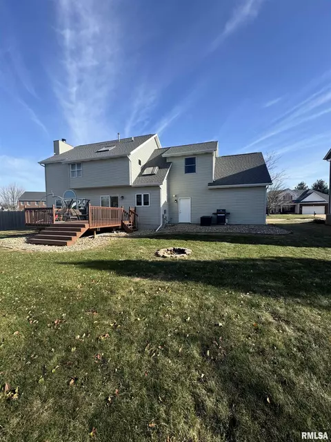 200 Golfview Dr, Eldridge, IA 52748 photo 3