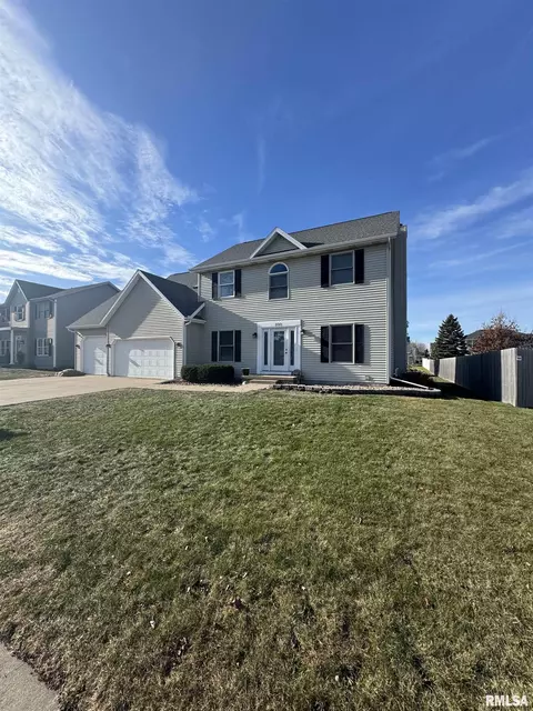 200 Golfview Dr, Eldridge, IA 52748