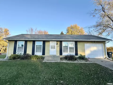 1351 Springdale Dr, Clinton, IA 52732
