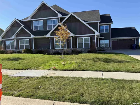 7174 Grove Xing, Bettendorf, IA 52722
