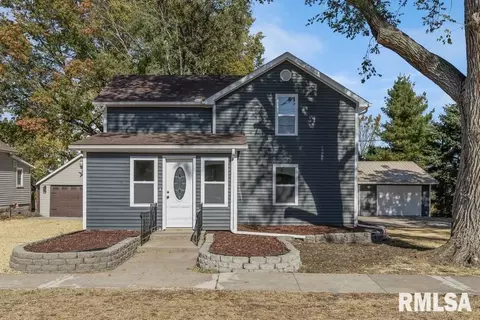 402 2nd Ave, Low Moor, IA 52757