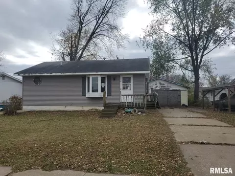 611 15th Pl, Camanche, IA 52730