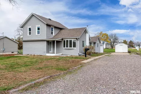 1430 5th St, Camanche, IA 52730