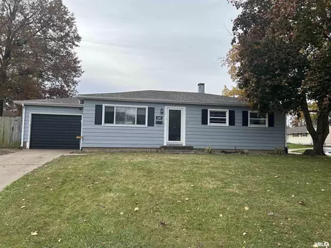 1607 Cherry Hills Rd, Bettendorf, IA 52722