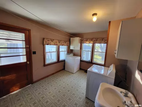 562 N County Road 850, Sutter, IL 62373 photo 9