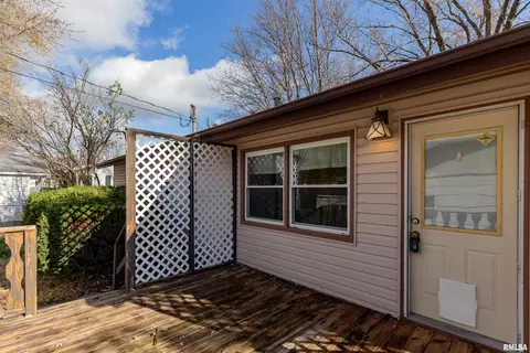 907 16th St, Port Byron, IL 61275