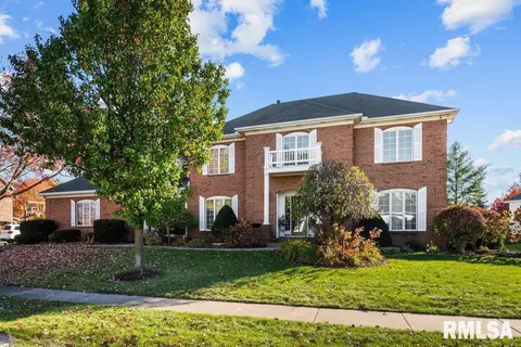 2181 St Andrews Cir, Bettendorf, IA 52722
