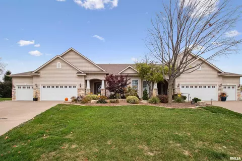 4004 Charles Ct, Bettendorf, IA 52722