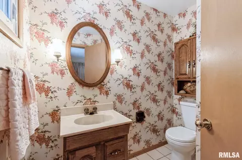 115 E 8th Ave, Colona, IL 61241 photo 10