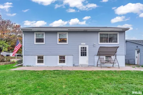 6906 Wilkes Ave, Davenport, IA 52806