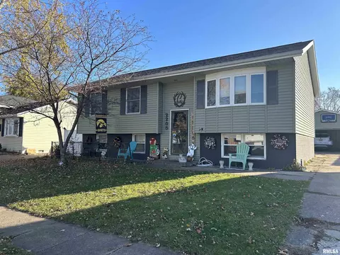 2205 Aspen Dr, Davenport, IA 52806