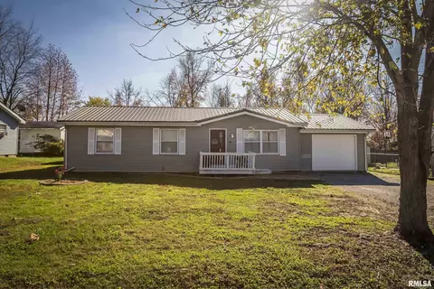 905 W Perrine St, Johnston City, IL 62951