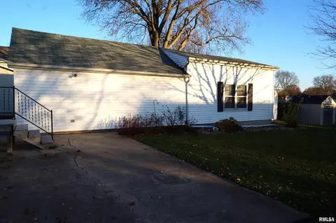 314 E Ogden Ave, Geneseo, IL 61254 photo 2