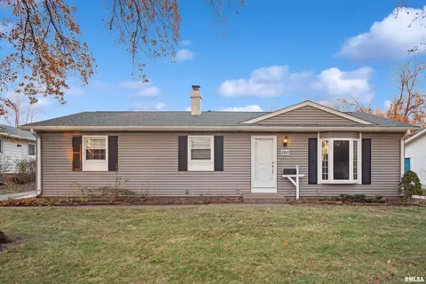 220 Westerfield Rd, Davenport, IA 52806