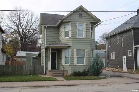 706 Cedar St, Muscatine, IA 52761