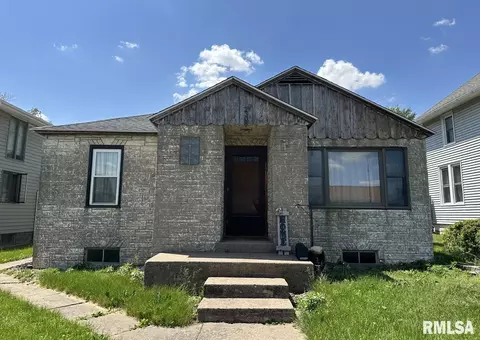 2308 N 8th St, Clinton, IA 52732