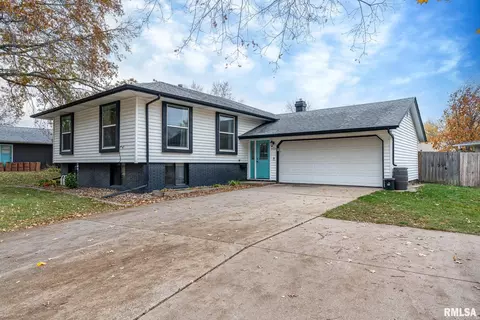 1428 W 54th St, Davenport, IA 52806