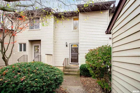 3570 Devils Glen Rd, Bettendorf, IA 52722