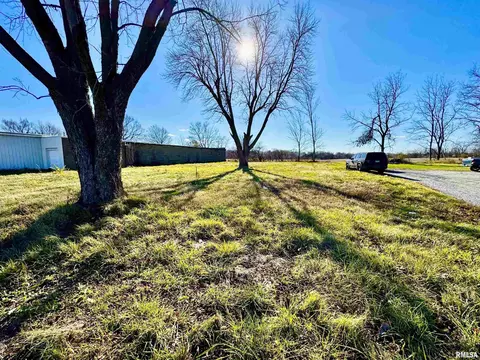 2545 State Highway 17 Hwy, Viola, IL 61486
