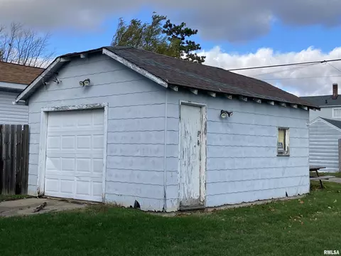 506 Pine St, Kewanee, IL 61443 photo 4
