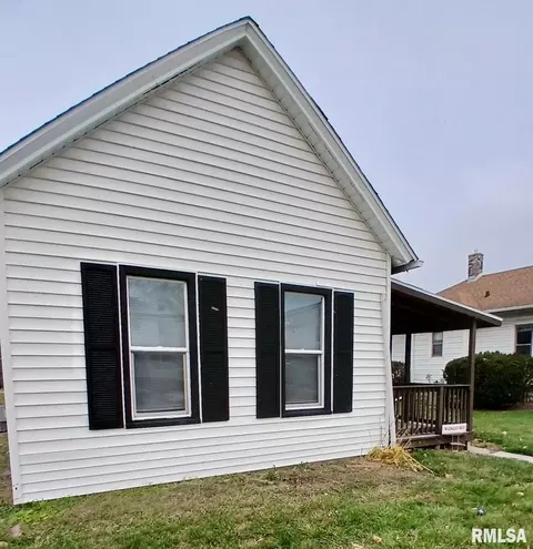 520 W 16th St, Davenport, IA 52803