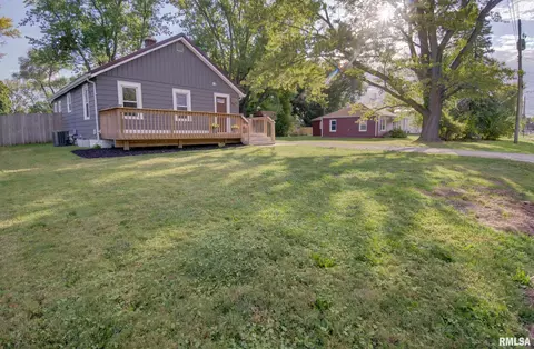 516 8th Ave, Silvis, IL 61282