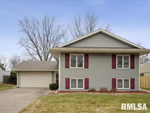 1316 W 53rd St, Davenport, IA 52806