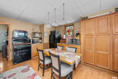 1827 16th Ave, Moline, IL 61265 photo 4