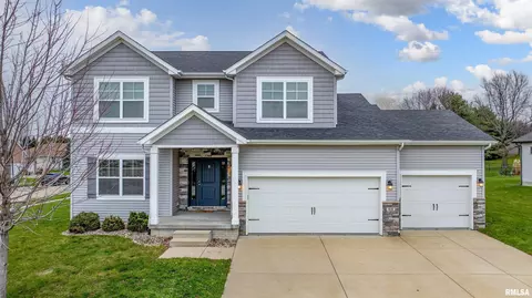 918 W Pinehurst Dr, Eldridge, IA 52748