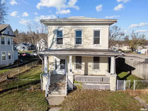 2210 W 3rd St, Davenport, IA 52802