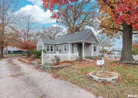 2420 Jersey Ridge Rd, Davenport, IA 52803