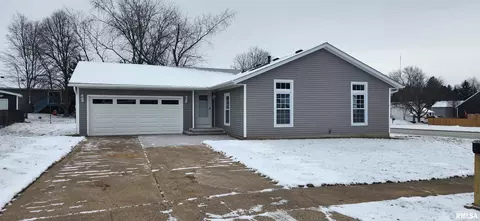 4655 Lockwood Ct, Bettendorf, IA 52722